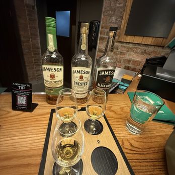 Jameson Distillery Bow St - A flight of whiskey! - Museums Near Me - Dublin, D