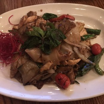 Mayuree Thai Tavern - Drunken Noodles - Thai Near Me - Baltimore, Maryland