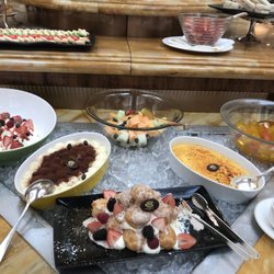 Cova Ristorante & Caffe - Buffet counter