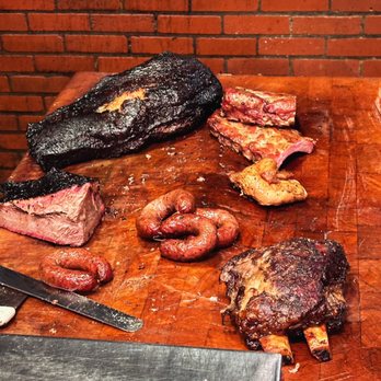 Black's Barbecue Lockhart - Barbeque Near Me - Lockhart, Texas