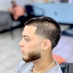Beards & Brews Bar and Barbershop - Blow out taper