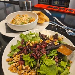 Salad with goat cheese and cranberry