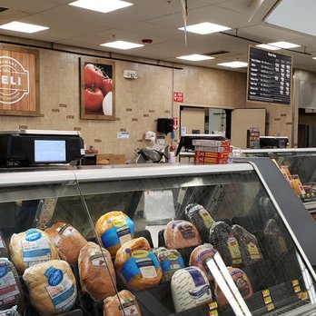 Walmart Supercenter - Deli is closed on a Sunday at 4:25 WTF is going on here. - Department Stores Near Me - Milwaukee, Wisconsin