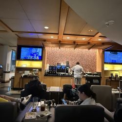 American Airlines Admirals Club - Hot food bar and hot drinks