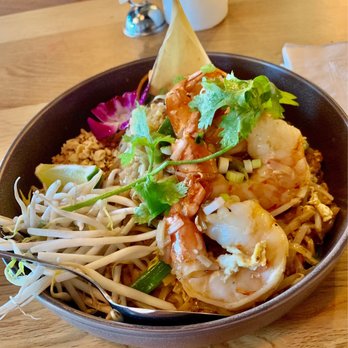 Prai Kitchen - Pad Thai Giant Prawns - Salad Near Me - West Hartford, Connecticut