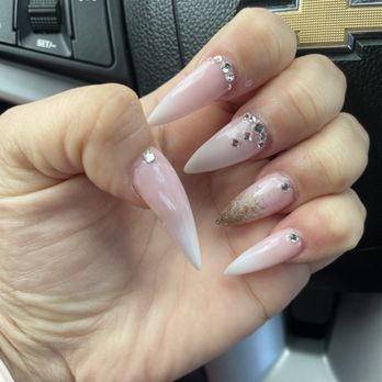 True Nails & Spa - && this is what I got they tried to fix it I paid $60 I hate them not what I expected - Nail Salons Near Me - Ontario, California