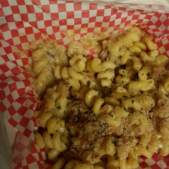 Beachcomber Pub - Gross Mac n Cheese that's bitter n sour. The chowder n halibut is a 5 star tho! - Pubs Near Me - Florence, Oregon