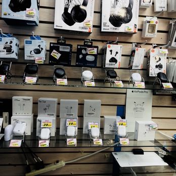 Prepaid Choice - A nice selection of Apple and new after market air pods - and almost all are on sale! - Mobile Phones Near Me - Brooklyn, New York