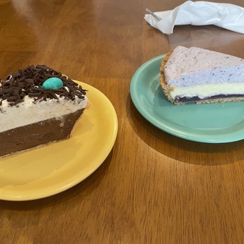 First Slice Pie Cafe - French Silk Pie and Blueberry Cheesecake - Cafes Near Me - Chicago, Illinois