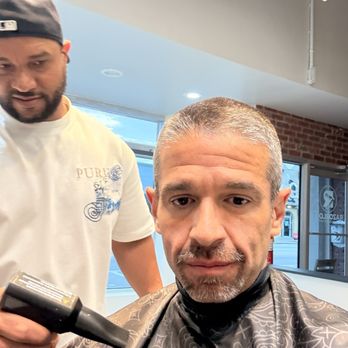 Razorloft barbershop - Cut in progress - Barbers Near Me - Miami, Florida Razorloft barbershop - Cut in progress - Barbers Near Me - Miami, Florida