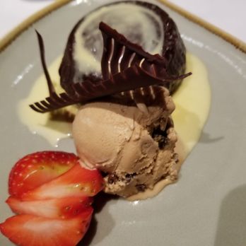 Central Park Bistro - The lava cake was not oozing with chocolate (it was mousse like filling) - New American Near Me - San Mateo, California