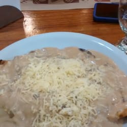 Canelones con salsa de champigñones