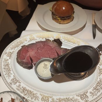 Monkey Bar - Prime rib and burg - American Near Me - New York, New York