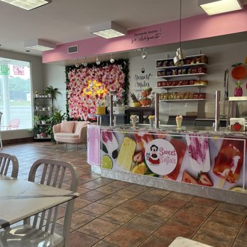 Sweet Sofia’s - Counter and cute photo area - Ice Cream & Frozen Yogurt Near Me - Nashville, Tennessee