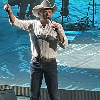 Bridgestone Arena - Tracy Byrd - Stadiums & Arenas Near Me - Nashville, Tennessee