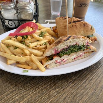 Wild Oak Cafe - Burger / chicken & goat sandwich - Cafes Near Me - Glendale, California