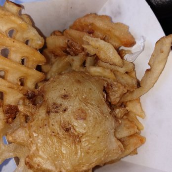 Chick-fil-A - Fries look like they been sitting all day. Greasy and cold - Fast Food Near Me - Danville, Virginia