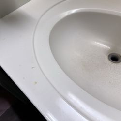 OYO Hotel Cumberland Hwy 127 KY - Unknown substance on sink