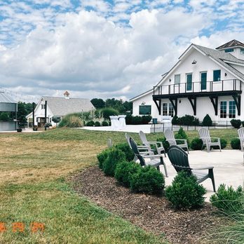 Chickadee Hill Farms - Reception barn and silo bar - Wedding Chapels Near Me - Statesville, North Carolina Chickadee Hill Farms - Reception barn and silo bar - Wedding Chapels Near Me - Statesville, North Carolina