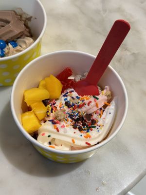Toppings Yogurt by null