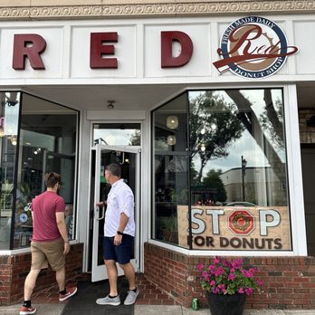 Red Donut Shop - Outside - Donuts Near Me - Lexington, North Carolina Red Donut Shop - Outside - Donuts Near Me - Lexington, North Carolina