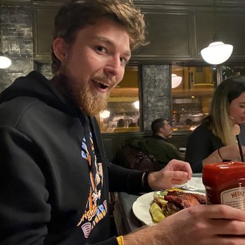 Au Cheval - College student - Bars Near Me - Chicago, Illinois