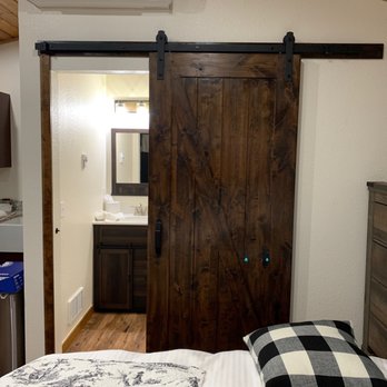 Woodland Inns - Farm doors - Hotels Near Me - Forks, Washington Woodland Inns - Farm doors - Hotels Near Me - Forks, Washington