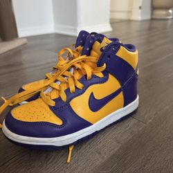 Urban Exchange - Brand new Nike dunks for a great price
