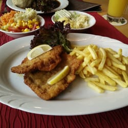 Stöttnerbräu - Das Wiener Schnitzel und der Sauerbraten mit Salaten vom Buffet. Alles sehr sehr gut!
