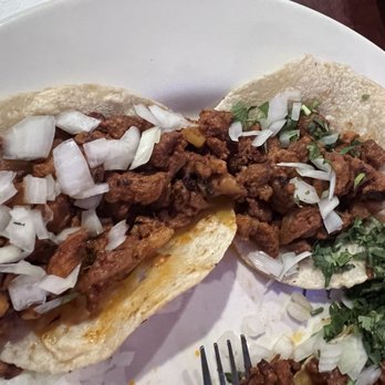 Kome y Toma - Al pastor street tacos - Mexican Near Me - Austin, Texas Kome y Toma - Al pastor street tacos - Mexican Near Me - Austin, Texas