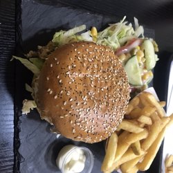 Le Retro - The le retro which is perfect size with a perfect mountbof side to it. Salad is also amazing!