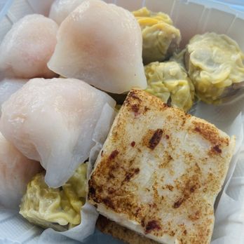 Dim Sum Express - Jumbo Shrimp Har GAO. Not bad. Needs sauce. They don't have chili-oil, hot-mustard, sauce available! - Dim Sum Near Me - Monterey Park, California