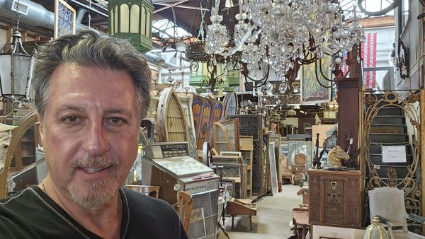 Aardvark Antiques by null