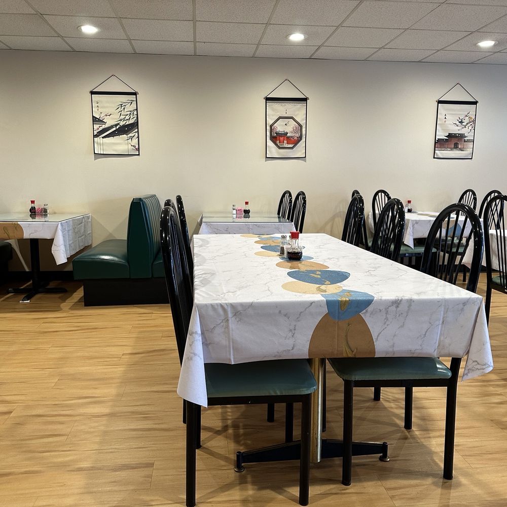Lucky Bowl - Dining Room - Chinese Near Me - Sandy, Utah