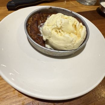 BJ's Restaurant & Brewhouse - Chocolate Chunk Pizookie - American Near Me - San Jose, California BJ's Restaurant & Brewhouse - Chocolate Chunk Pizookie - American Near Me - San Jose, California