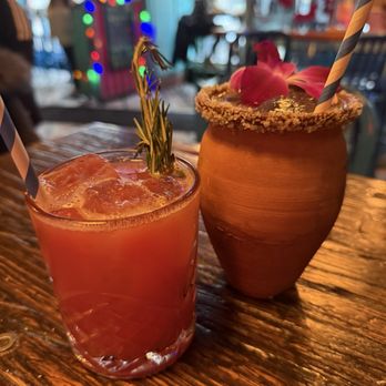 Broken English Taco Pub - The Loop - rosemarys baby and paloma - Mexican Near Me - Chicago, Illinois