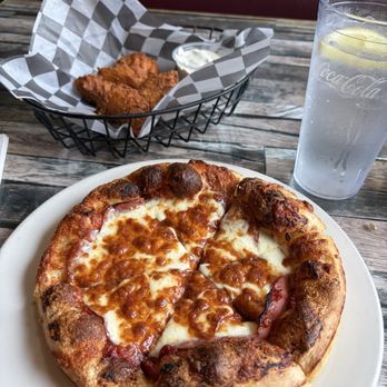 Hubb's Pizzeria - The lunch special mini double Canadian bacon pizza with their lunch special 5 chicken wings - Pizza Near Me - Arlington, Washington