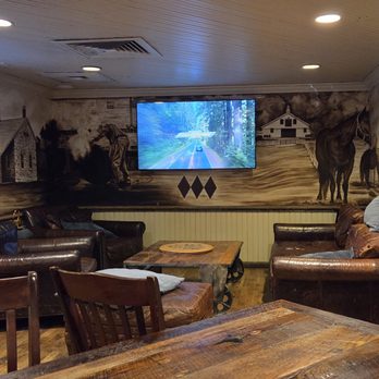 Ryleigh's Oyster - Lounge chairs in private dining area - Seafood Near Me - Hunt Valley, Maryland