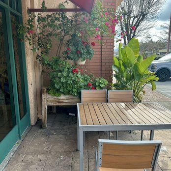 Via Mia Pizza - One of the outside tables. - Pizza Near Me - Morgan Hill, California Via Mia Pizza - One of the outside tables. - Pizza Near Me - Morgan Hill, California