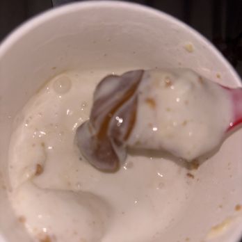 Dairy Queen - I ordered a new york style cheesecake...why is there caramel? where are my strawberries?? - Ice Cream & Frozen Yogurt Near Me - Cerritos, California