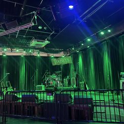TOONEYS Music Venue - Stage