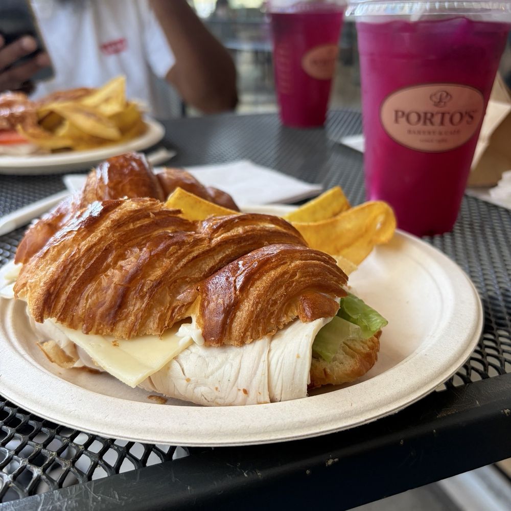 Yuzu pear-idise lemonade & turkey croissant with cheese Yuzu pear-idise lemonade & turkey croissant with cheese