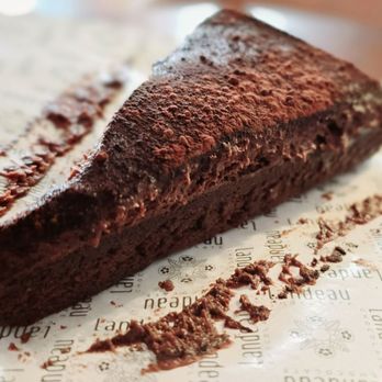 Landeau - delicious and moist chocolate cake - Desserts Near Me - Lisbon, 11 Landeau - delicious and moist chocolate cake - Desserts Near Me - Lisbon, 11