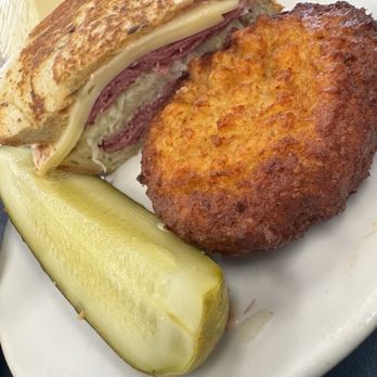 Shapiro's Delicatessen - Rueben w Swiss, potato cake and dill pickle - Delis Near Me - Indianapolis, Indiana Shapiro's Delicatessen - Rueben w Swiss, potato cake and dill pickle - Delis Near Me - Indianapolis, Indiana