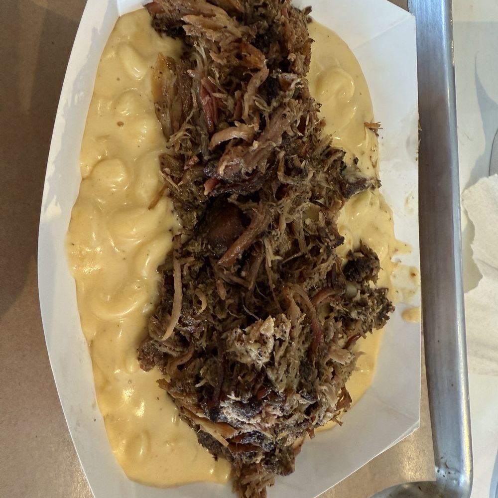 Henderson & Kane - Meaty Mac Special with pulled pork - Barbeque Near Me - Houston, Texas