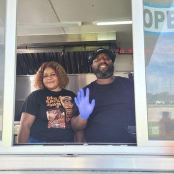 Mac Meals SOFLO - Master Chef and his Assistant - Food Trucks Near Me - Jensen Beach, Florida Mac Meals SOFLO - Master Chef and his Assistant - Food Trucks Near Me - Jensen Beach, Florida