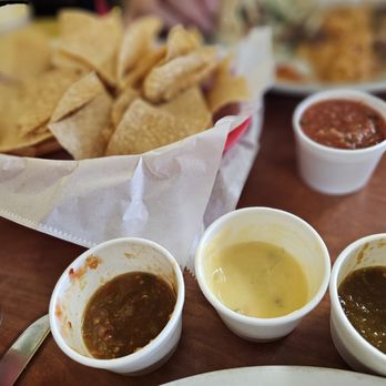 El Tepeyac - Setup including the hotter jalapeño salsa. - Mexican Near Me - Blanchard, Oklahoma El Tepeyac - Setup including the hotter jalapeño salsa. - Mexican Near Me - Blanchard, Oklahoma