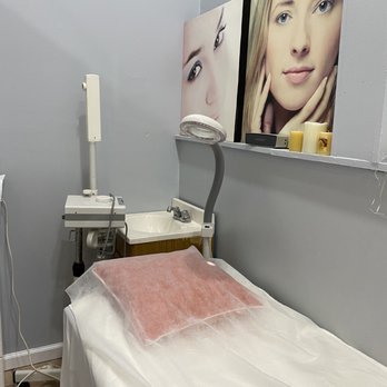 Bd Nails - Waxing room, person area. - Nail Salons Near Me - Plantation, Florida