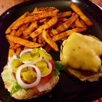 Kilt and Harp - Chesseburger with sweet potato fries - Pubs Near Me - Toronto, Ontario Kilt and Harp - Chesseburger with sweet potato fries - Pubs Near Me - Toronto, Ontario