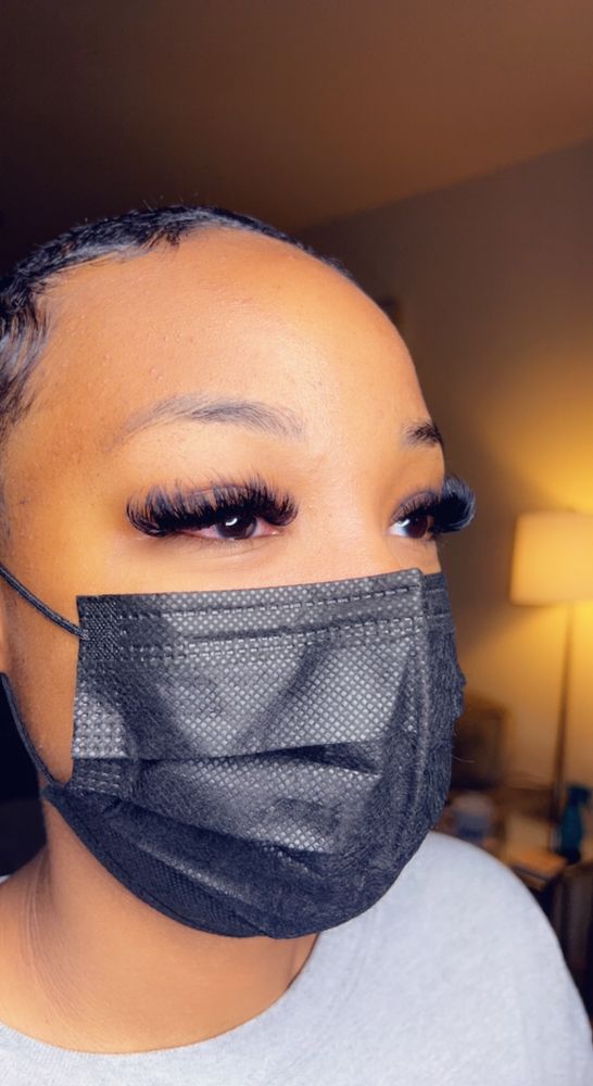 Dream Lashes Logo